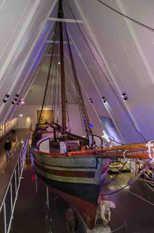 Noruega - Oslo 094 - Frammuseet - barco Gjoa.jpg
